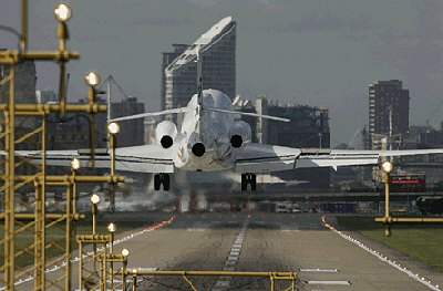 DassaultFalcon7X_LCY_400x263