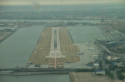 LondonCityAirport_rwy10_400x263