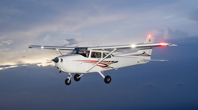 Cessna 172 Skyhawk Pict1.jpg